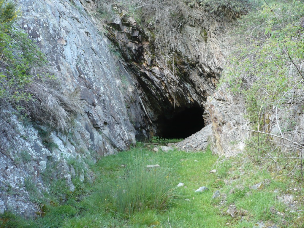 Acceso a la mina de Galería